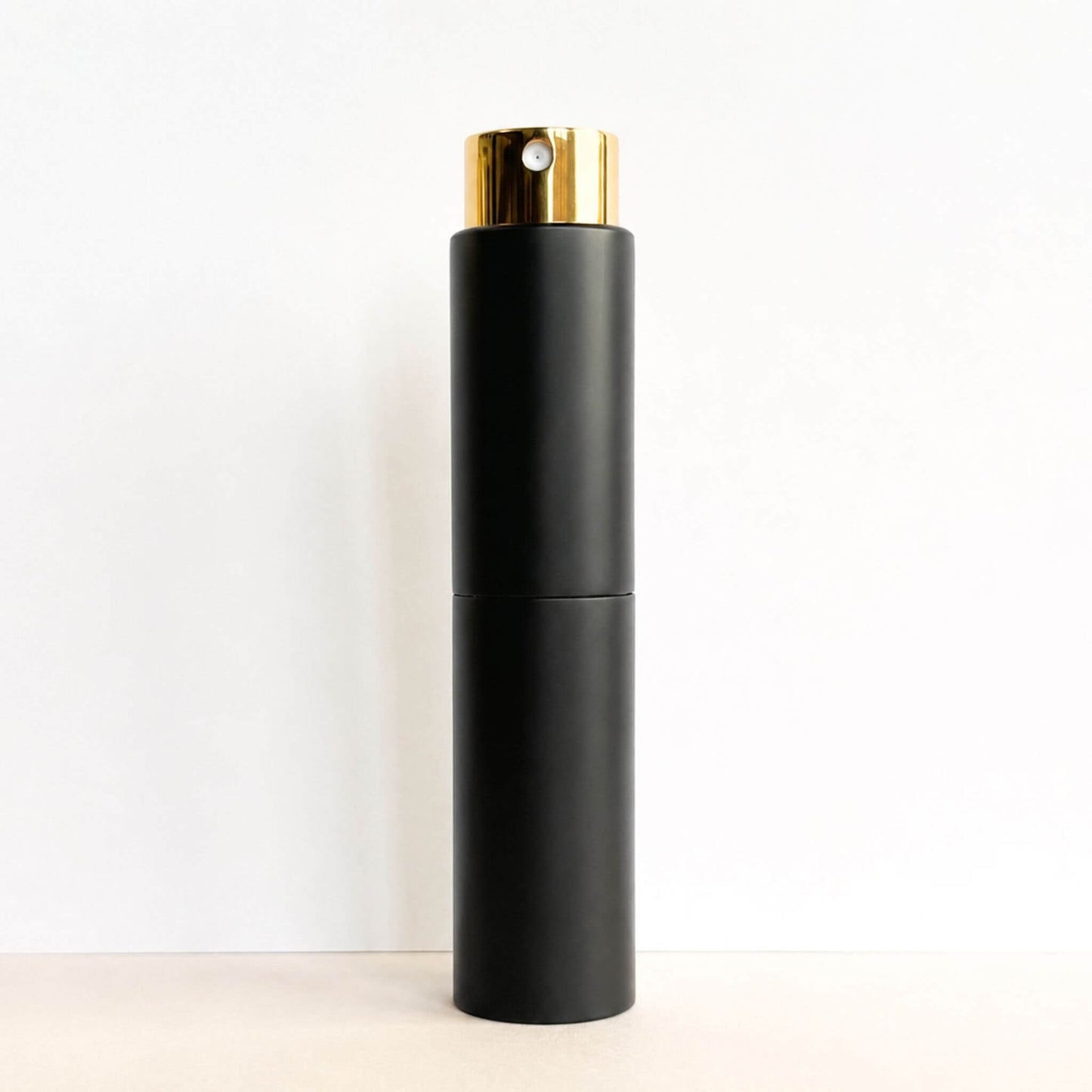 Perfume atomizer for carry-on in matte black