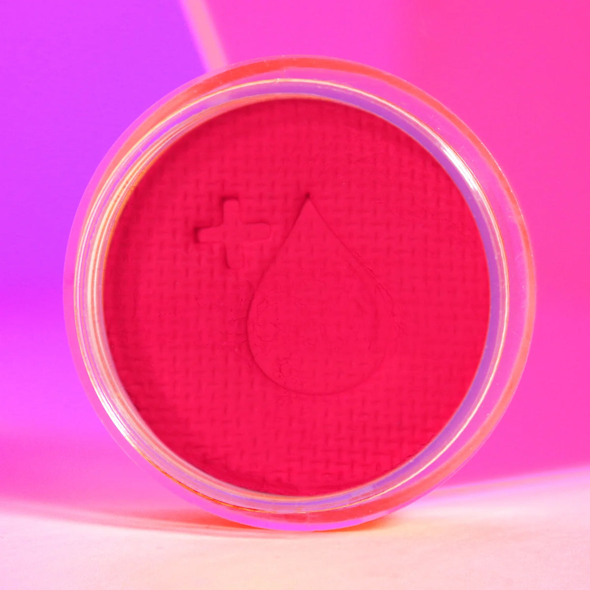 Hot pink eyeliner that glows under uv lights