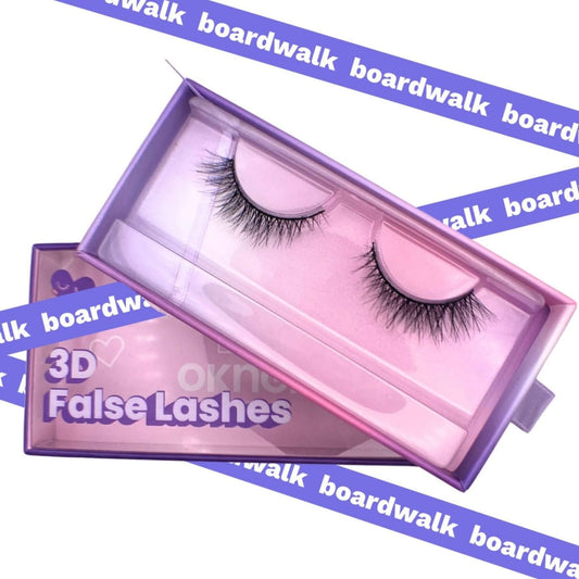 Natural looking false eyelashes in Boardwalk