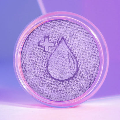 Metallic lilac eyeliner for rave makeup