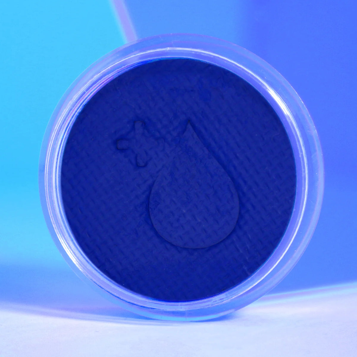 Blue eyeliner for rave makeup