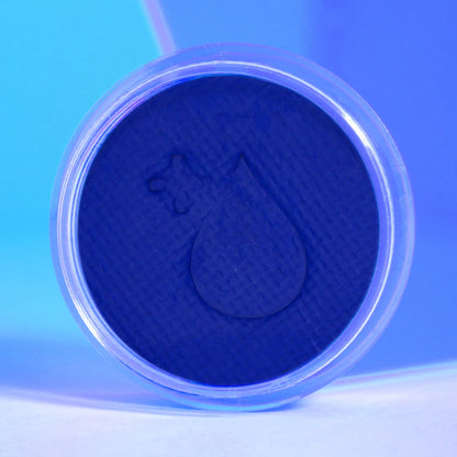 Blue eyeliner for rave makeup