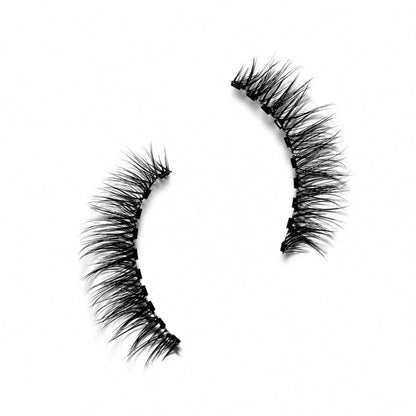 Pair of easy-to-apply Whisper magnetic lashes