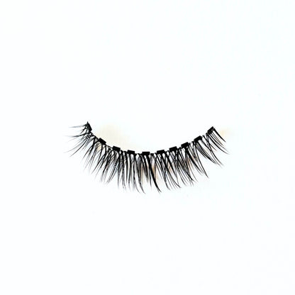 Close up of magnetic lash band on Whisper false lashes