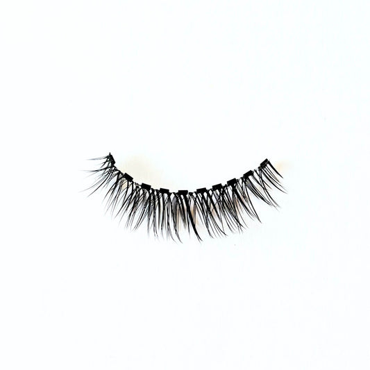 Close up of magnetic lash band on Whisper false lashes