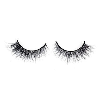 Very natural false eyelashes in Blushing Belle