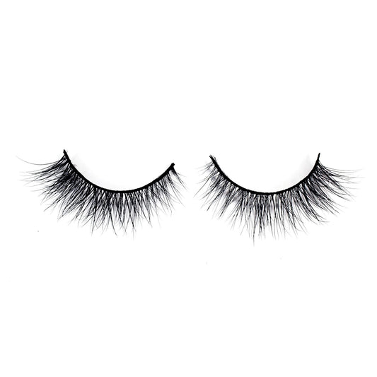 Very natural false eyelashes in Blushing Belle