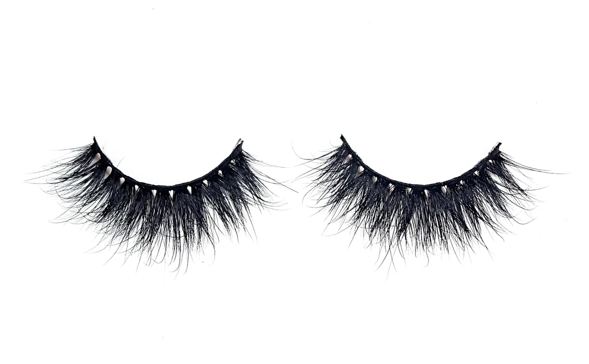 Full and whispy false eyelashes